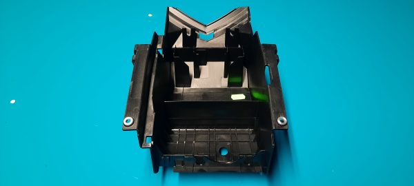 Batteriefach Heckträgerteil mit ABS Heck Verkleidung 2009-2014 Original 46627715978 Neu