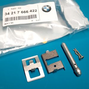 Satz Befestigungsteile Bremsbeläge Original 34217666422
