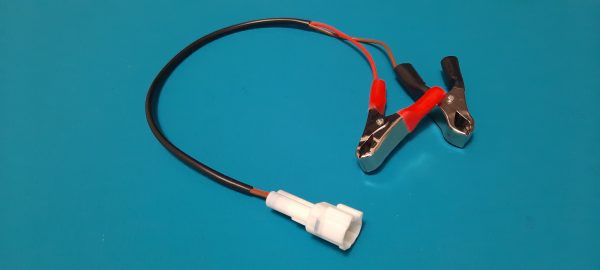 Alpha Racing Ladekabel 2 polig mit Stecker und Batterieklemmen 6143A014A00 Neu