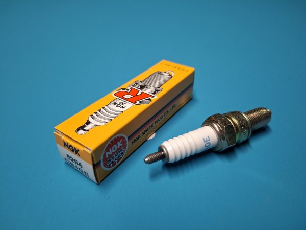 NGK CR10E Zündkerze Neu