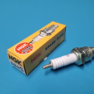 NGK D8HS Zündkerze Neu