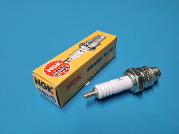 NGK D8HS Zündkerze Neu