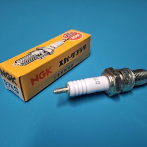 NGK D7ES Zündkerze Neu