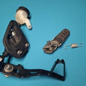 BMW R 1250GS K50 2023 Fußraste rechts mit Bremspumpe Bremsanlage 34318522398