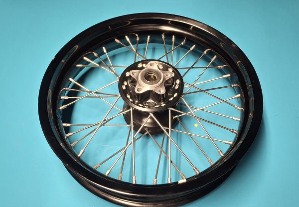 BMW K34 R18 Felge vorne Speichenrad 2019-2023 Original 36318414957 – Bild 3