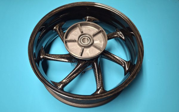 BMW M1000RR K66 Carbon Felge hinten Original 36315A69A71 – Bild 4