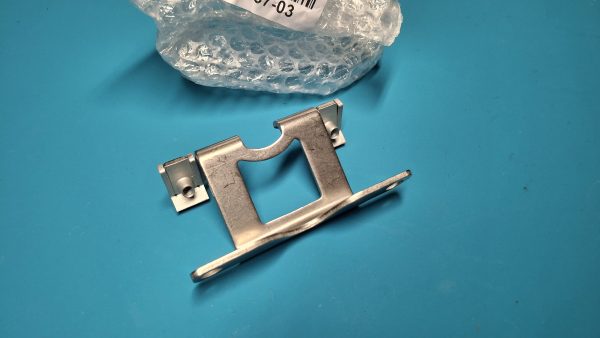 Halter vorne Motorschutz Original 11848532937 Neu