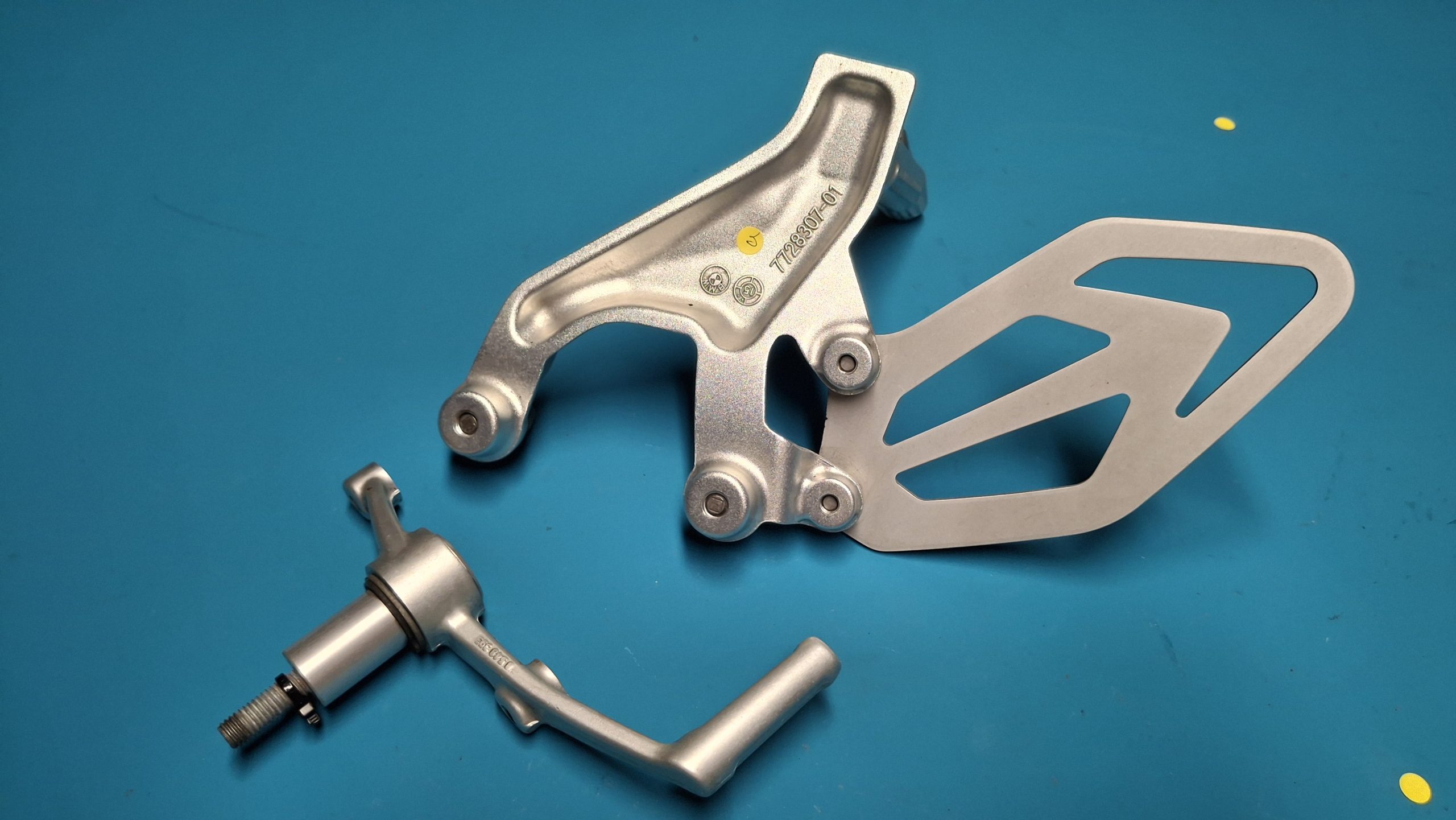 Fußraste links 2015-2018 Original 46717728307, 9548393 – Bild 3