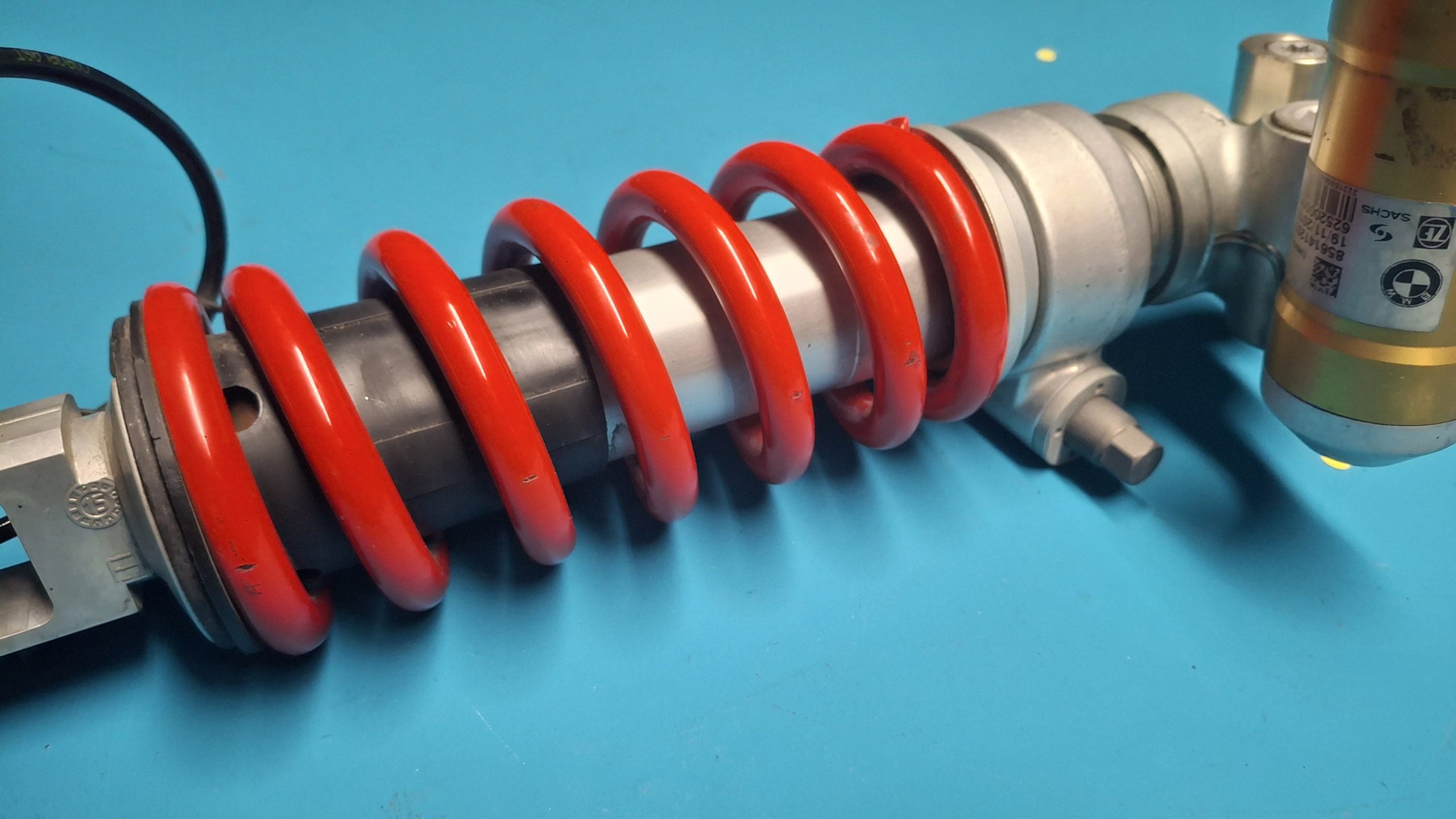 Federbein Stoßdämpfer 2015-2018 Original 8561412, 33548561412 – Bild 3