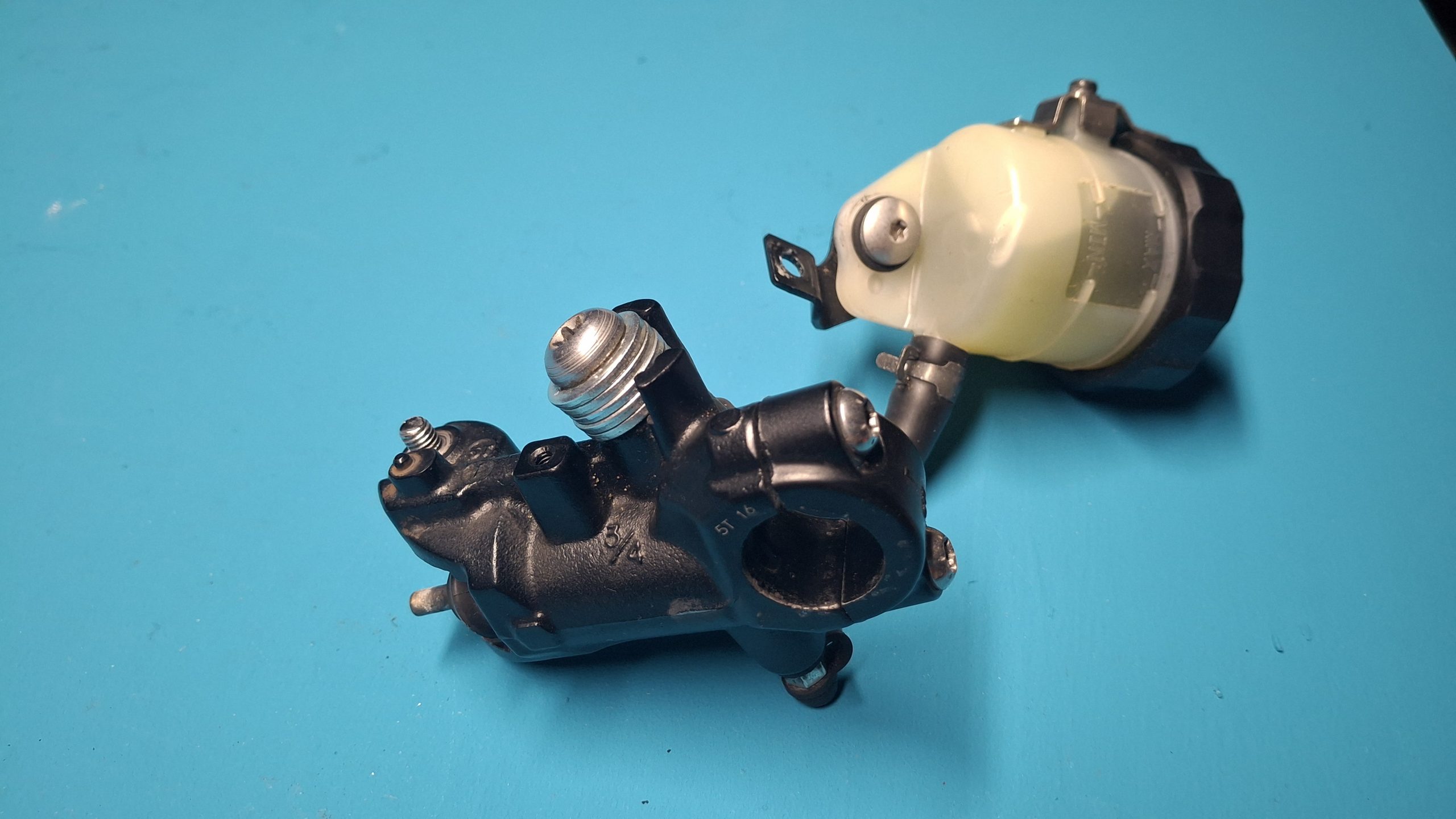 Bremspumpe vorne Bremszylinder 2009-2018 Original 32727723174 – Bild 2