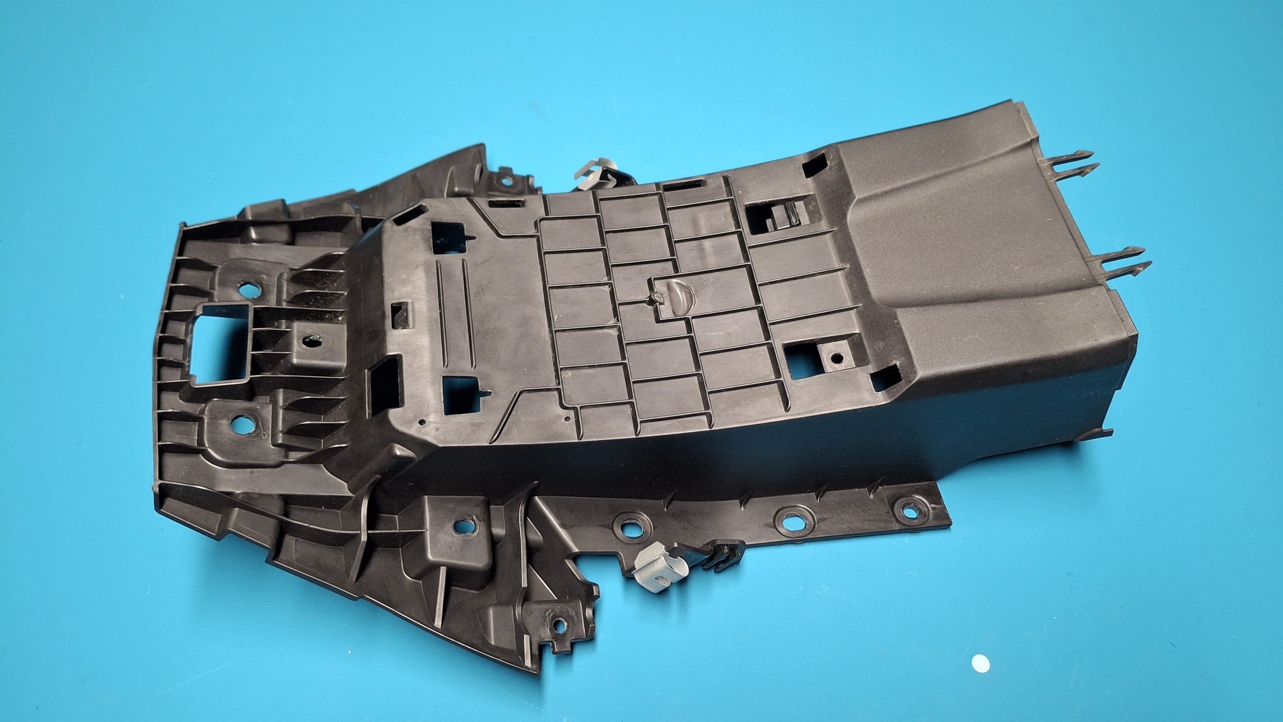 Heckträgerteil hinten Heck Verkleidung unten 2019-2025 Original 46628569767 – Bild 3