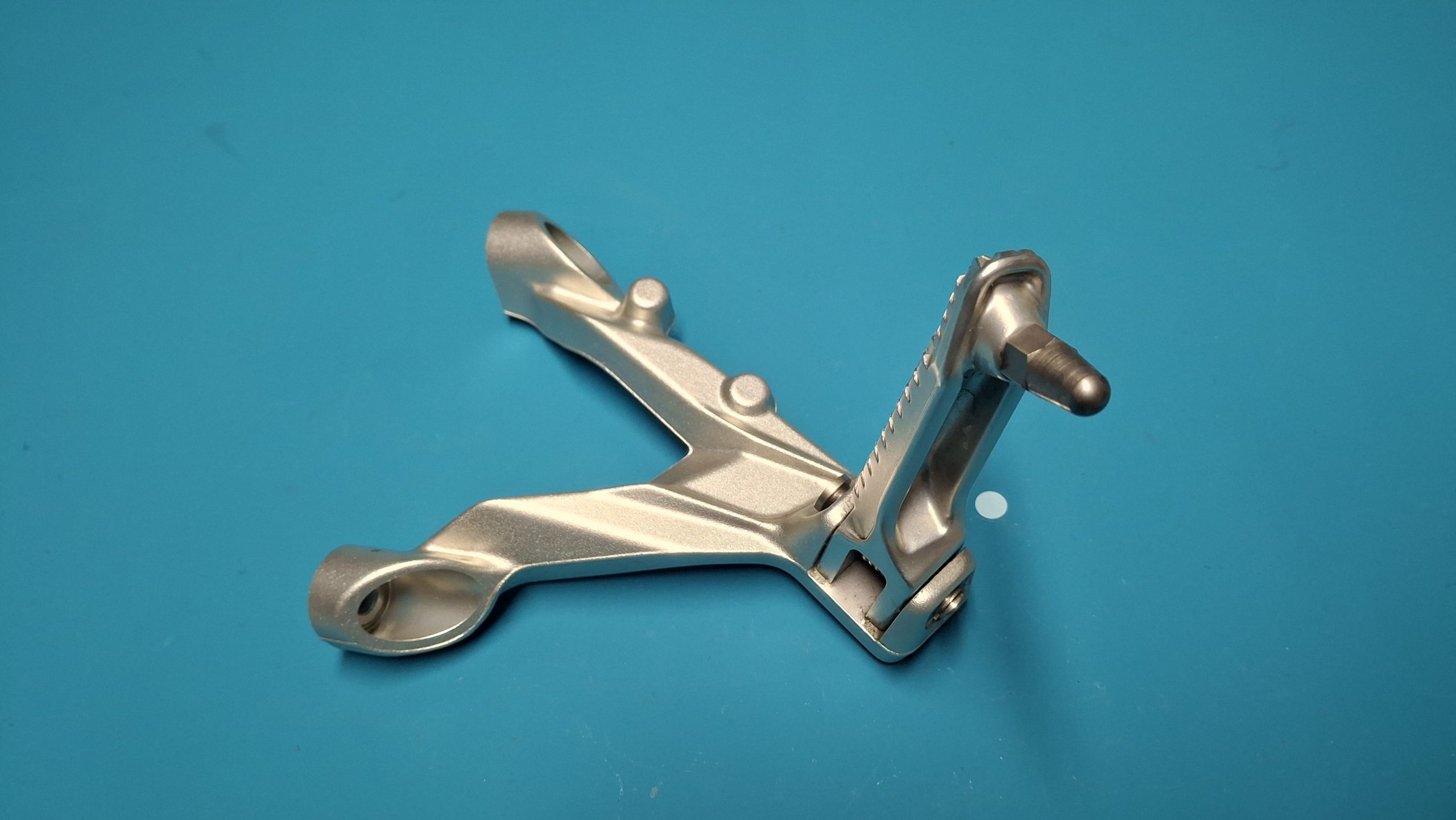 Fußraste links 2019-2025 Original 9457247, 46718568715, 46718361539 – Bild 2