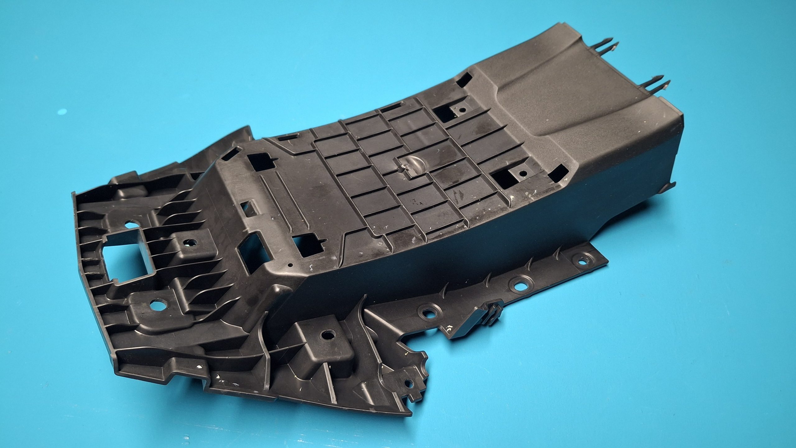 Heckträgerteil hinten Heck Verkleidung unten 2019-2025 Original 46628569767 – Bild 4