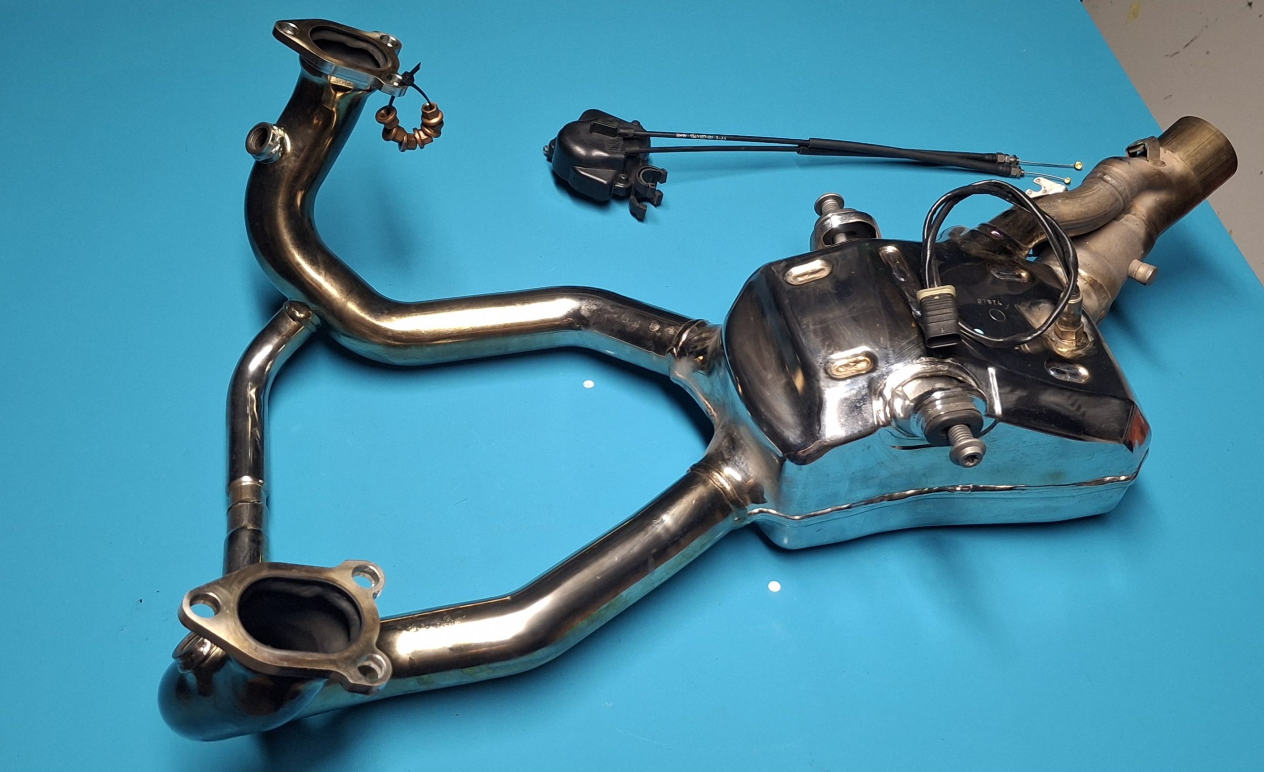 Abgaskrümmer mit Vorschalldämpfer VERCHROMT Original 18511541101