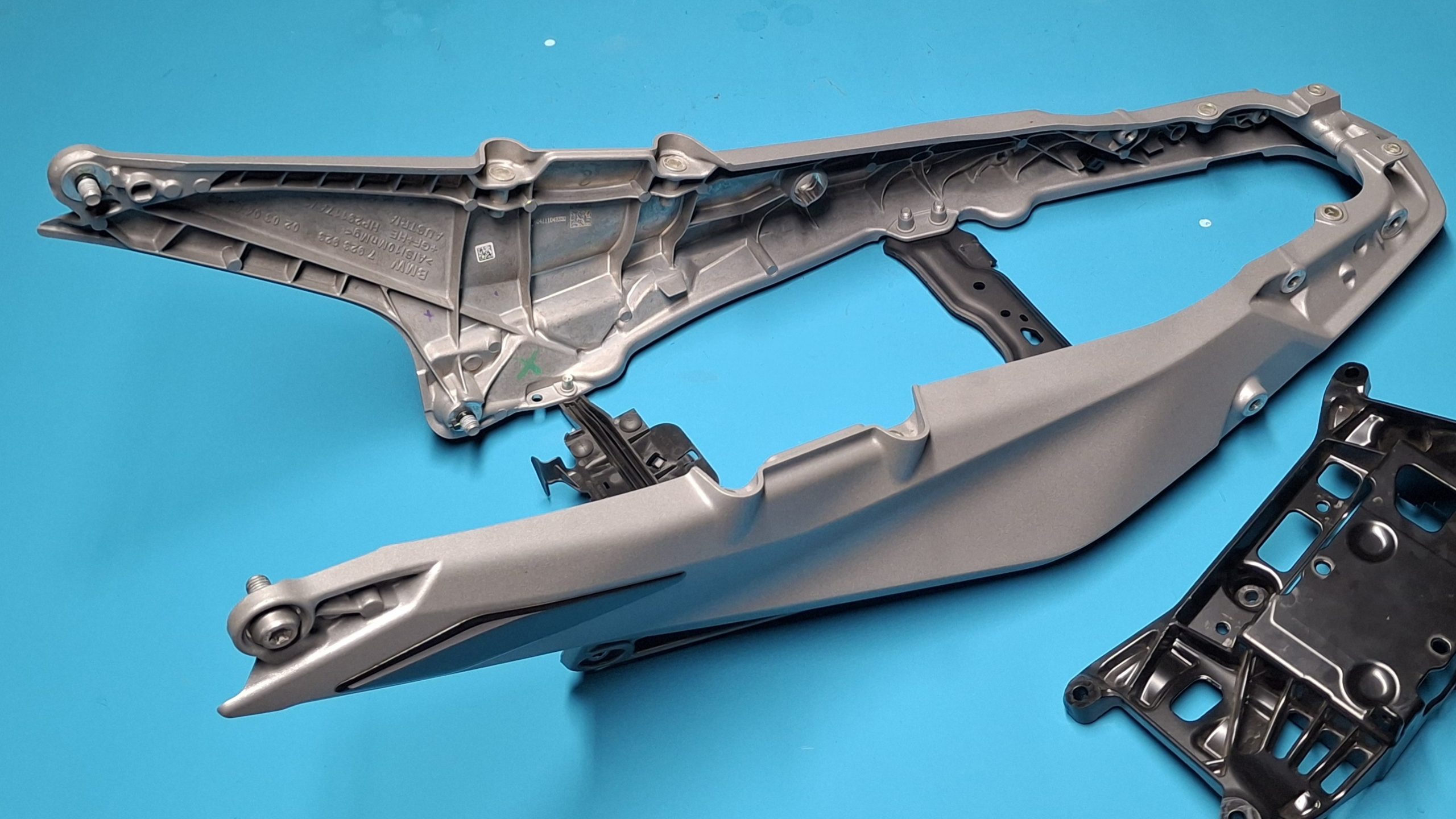 Heckrahmen Original 46717107619, 46717107620 – Bild 3