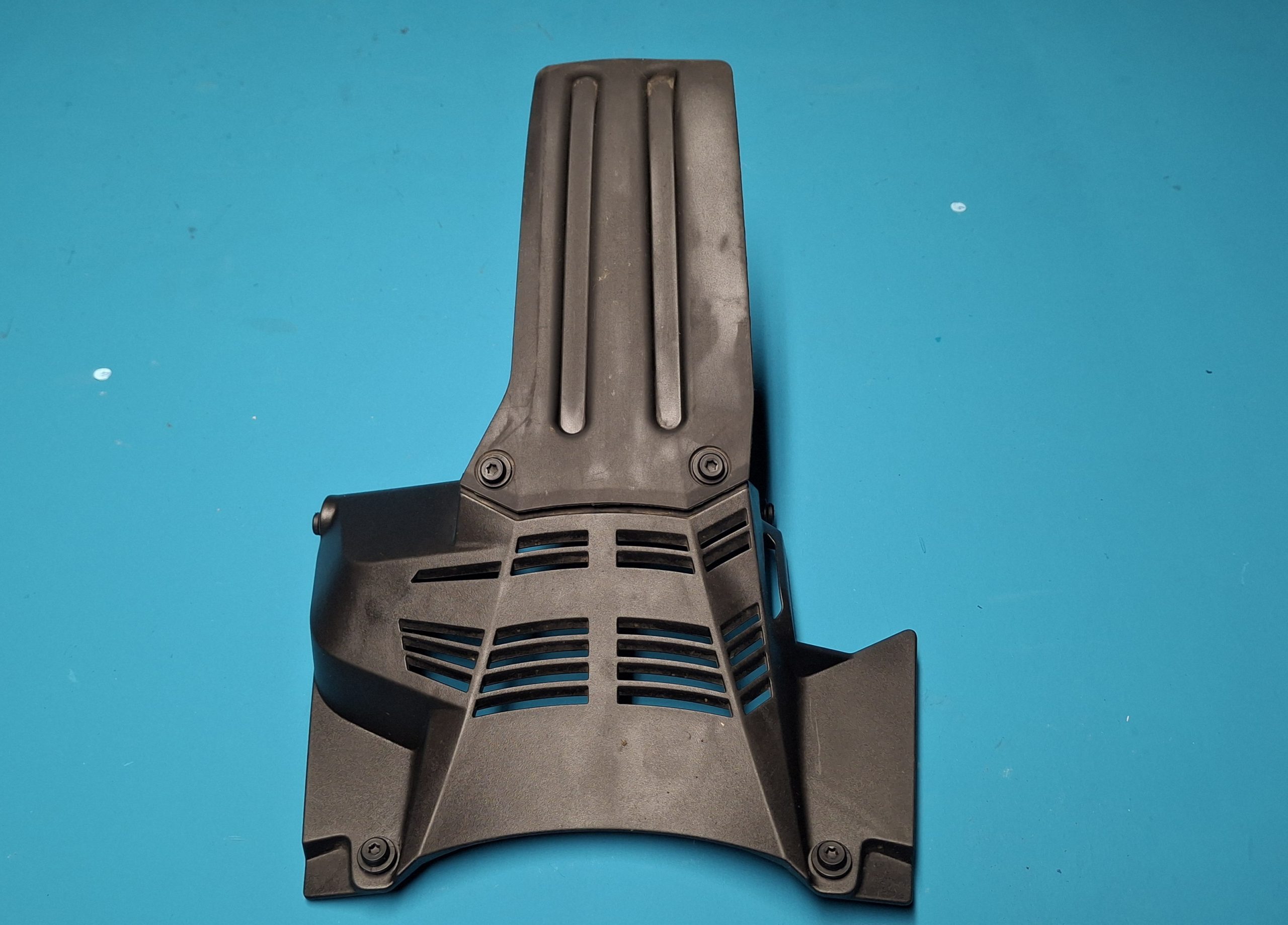 Abdeckung Spannungsregler mit Spritzschutz Federbein 46621542227, 33547915090