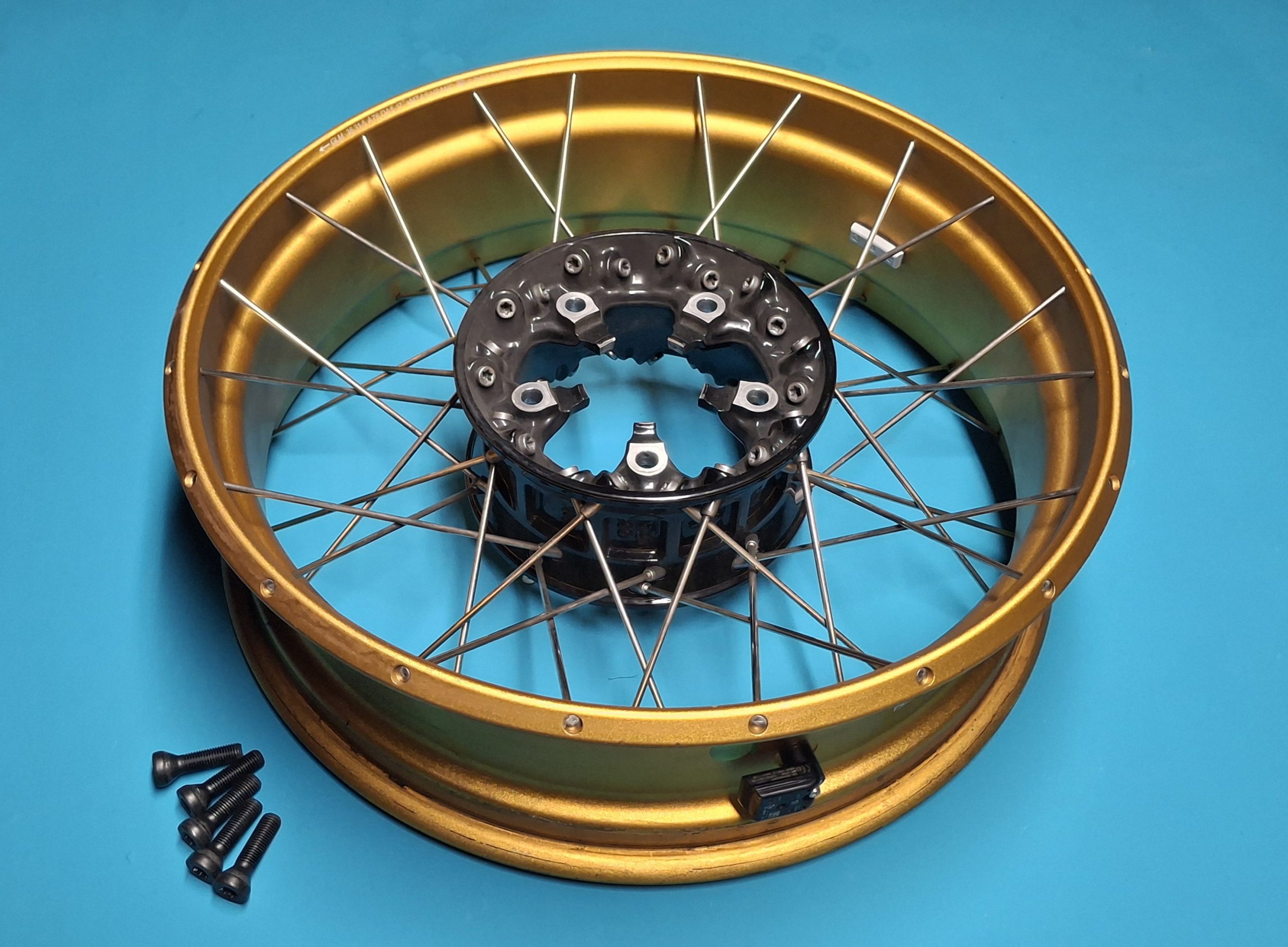 Felge hinten Kreuzspeichenrad gold 4.5X17 Original 36317923196