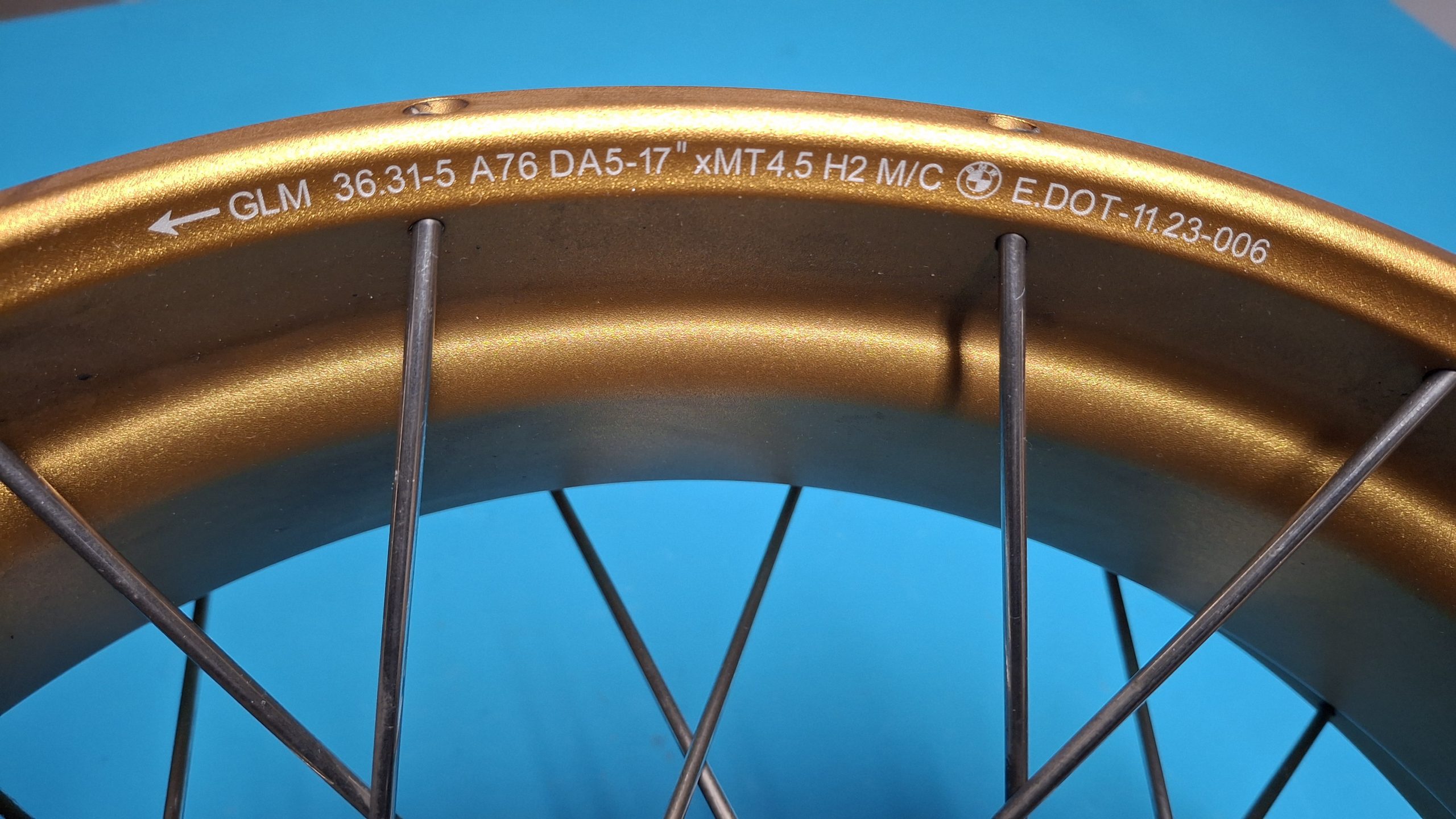 Felge hinten Kreuzspeichenrad gold 4.5X17 Original 36317923196 – Bild 5