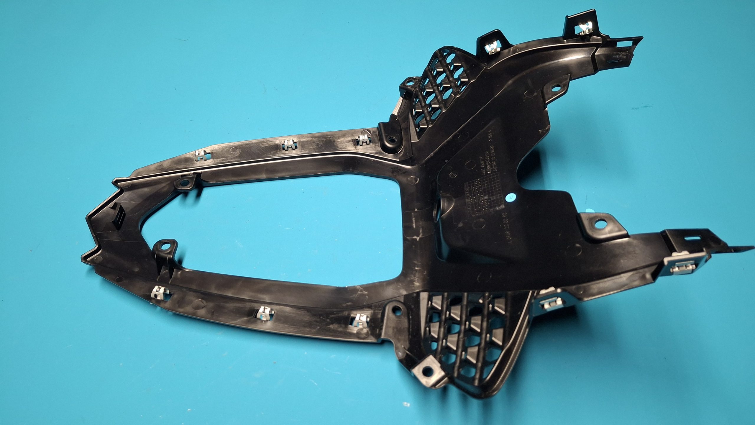 Heckverkleidung oben Heckteil 2019-2022 Original 46628569779 – Bild 3