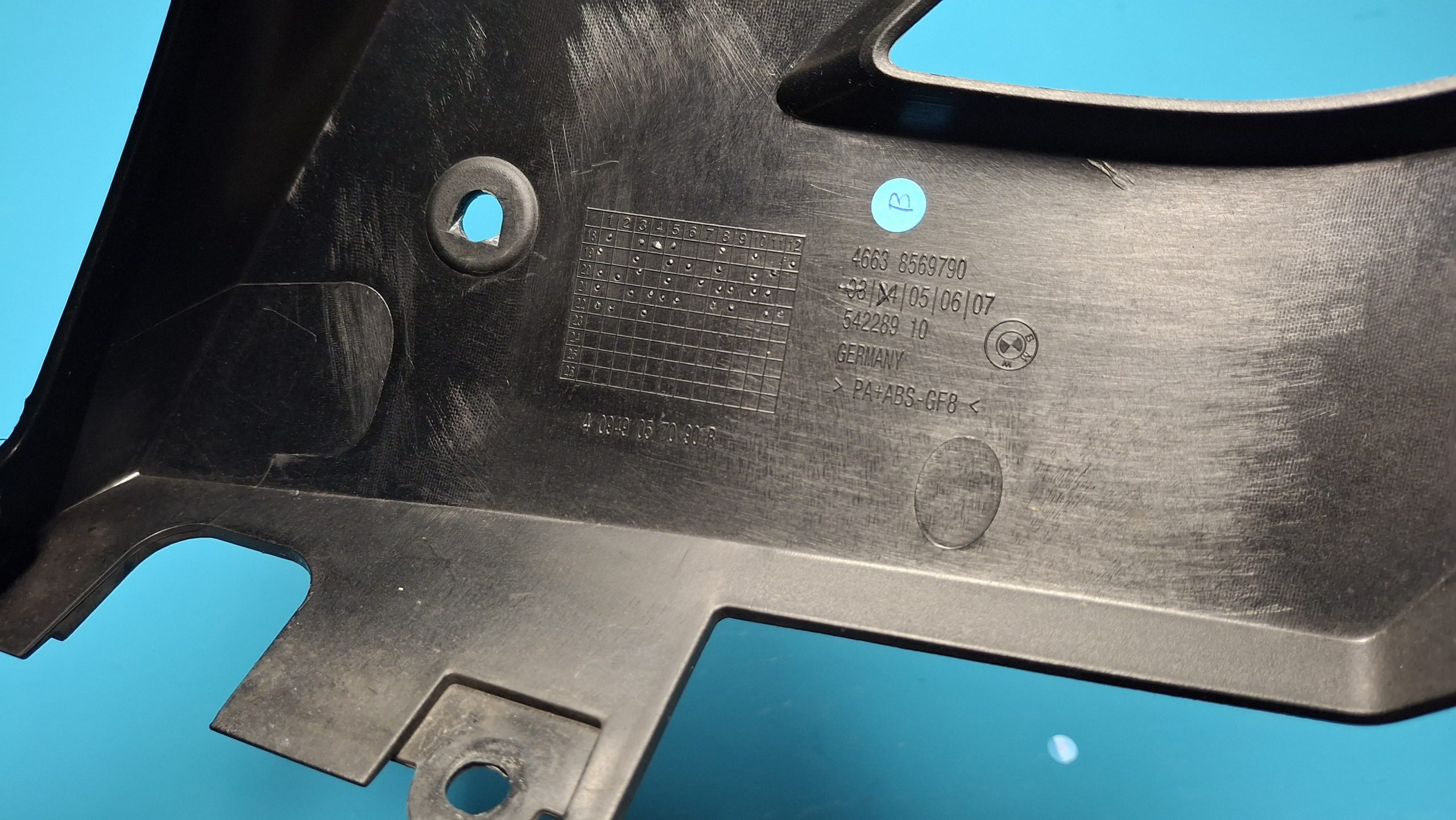 Seitenverkleidung unten rechts Bug Motorspoiler Seitenteil Original 46638569790, 46639467726 – Bild 7