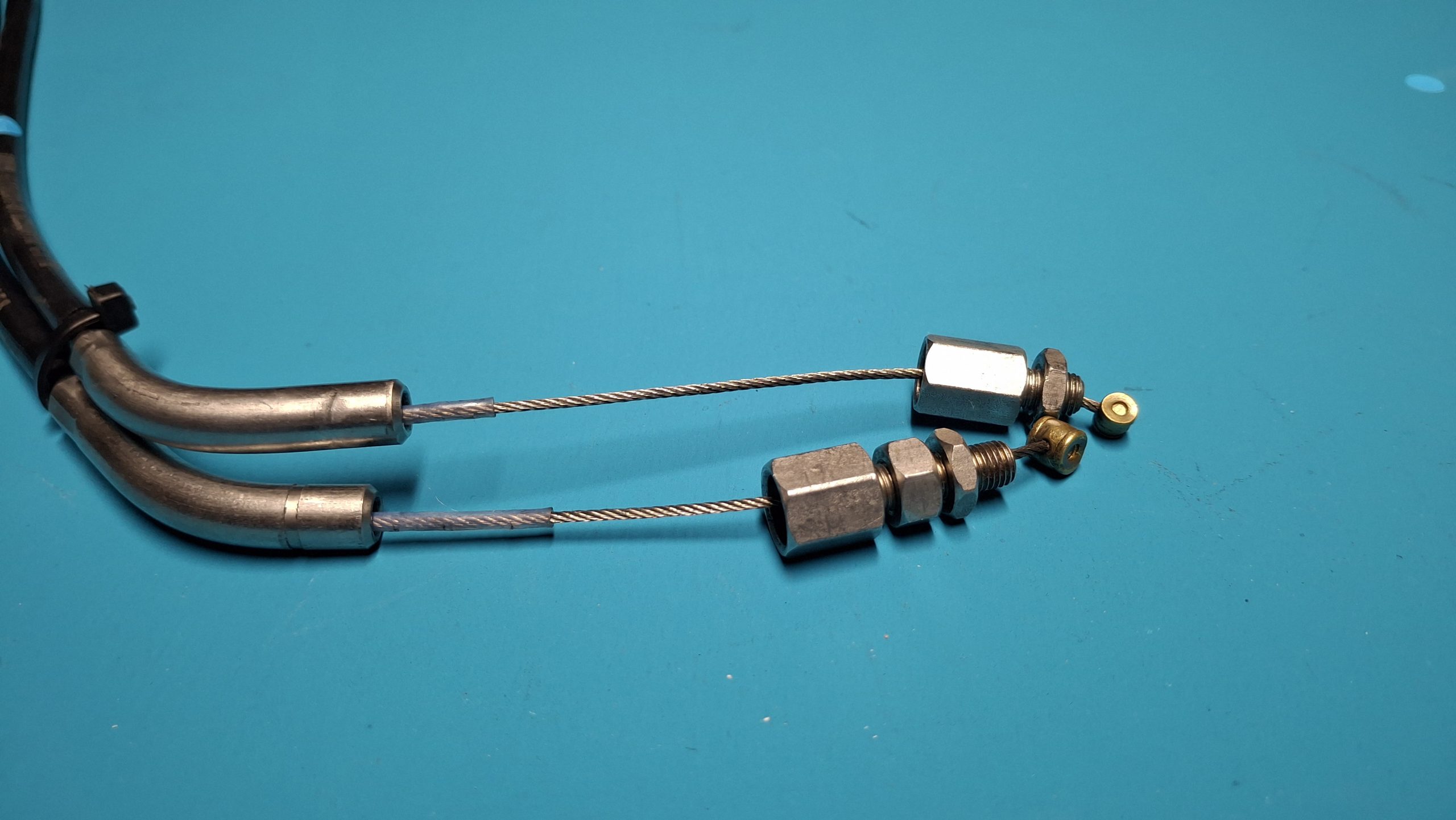 Satz Bowdenzug Abgasklappe Krümmer 2019-2025 Original 18517105684, 18518356801 – Bild 2