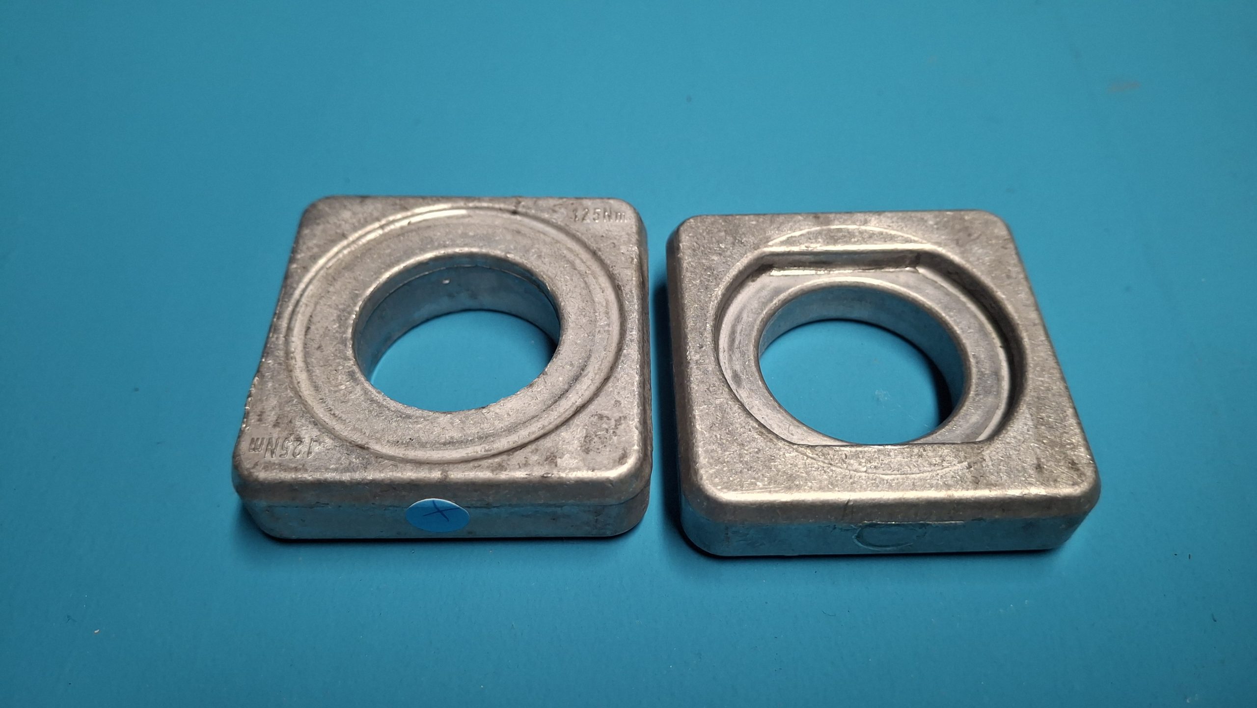 Kettenspanner links und Kettenspanner rechts Achse Radachse hinten Original 33358537539, 33358537540