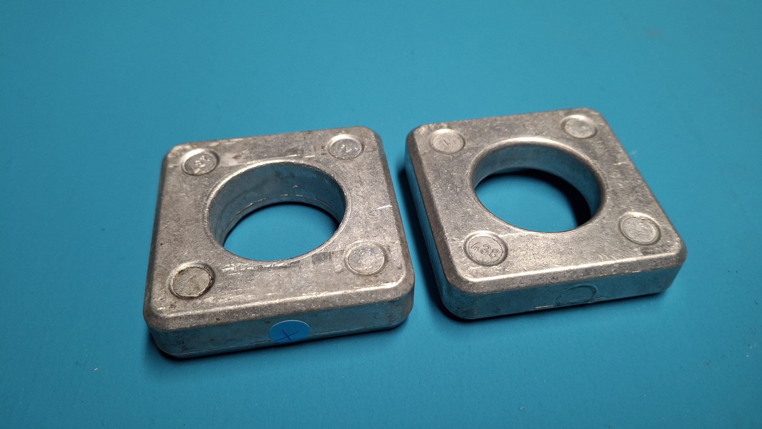 Kettenspanner links und Kettenspanner rechts Achse Radachse hinten Original 33358537539, 33358537540 – Bild 2