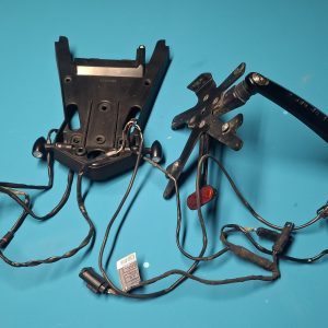 Rizoma Side Arm Kennzeichenhalter mit Rizoma Blinker