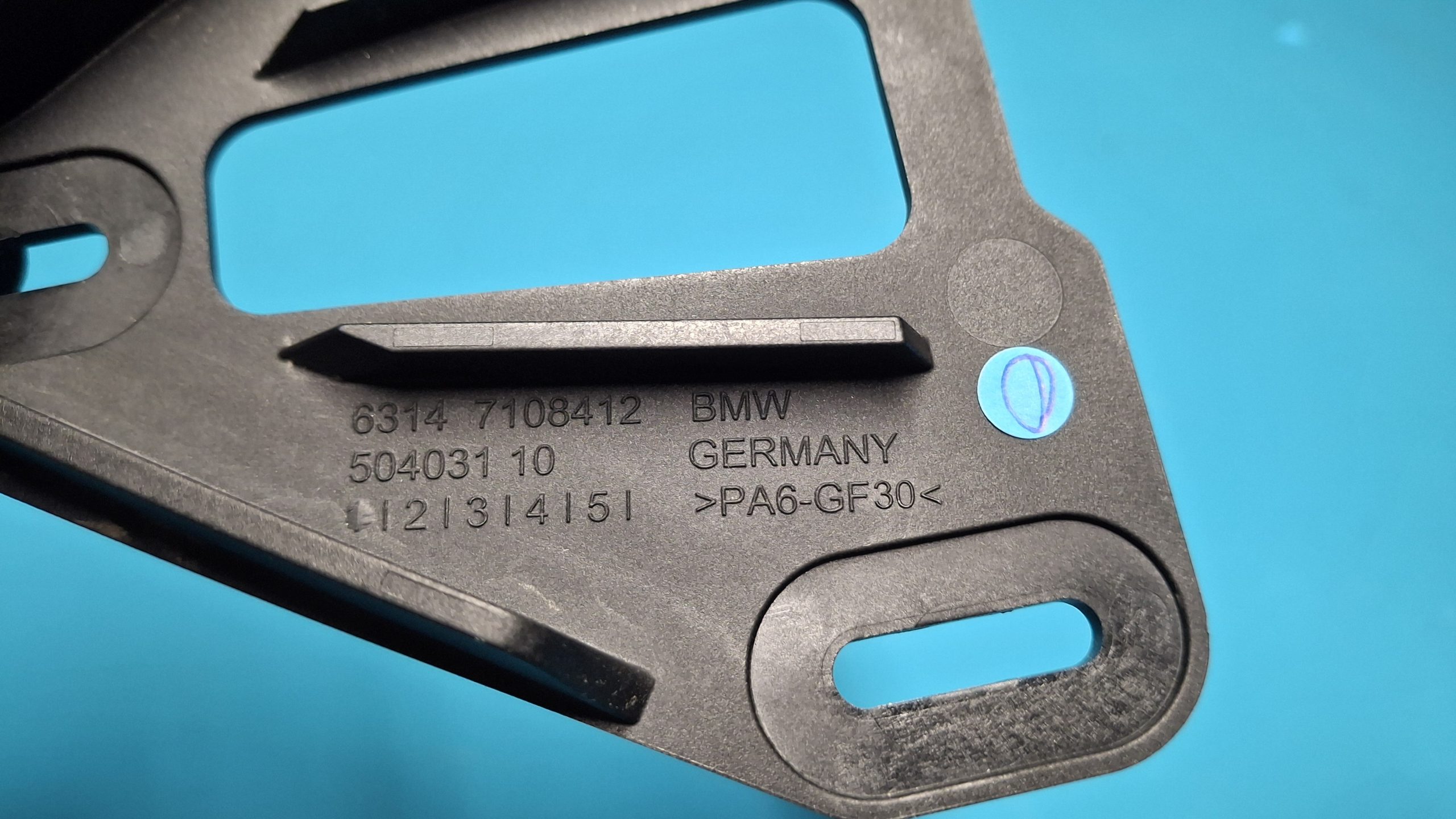 Halter Reflektor Kennzeichenträger Original 63147108165, 63147108412 – Bild 4
