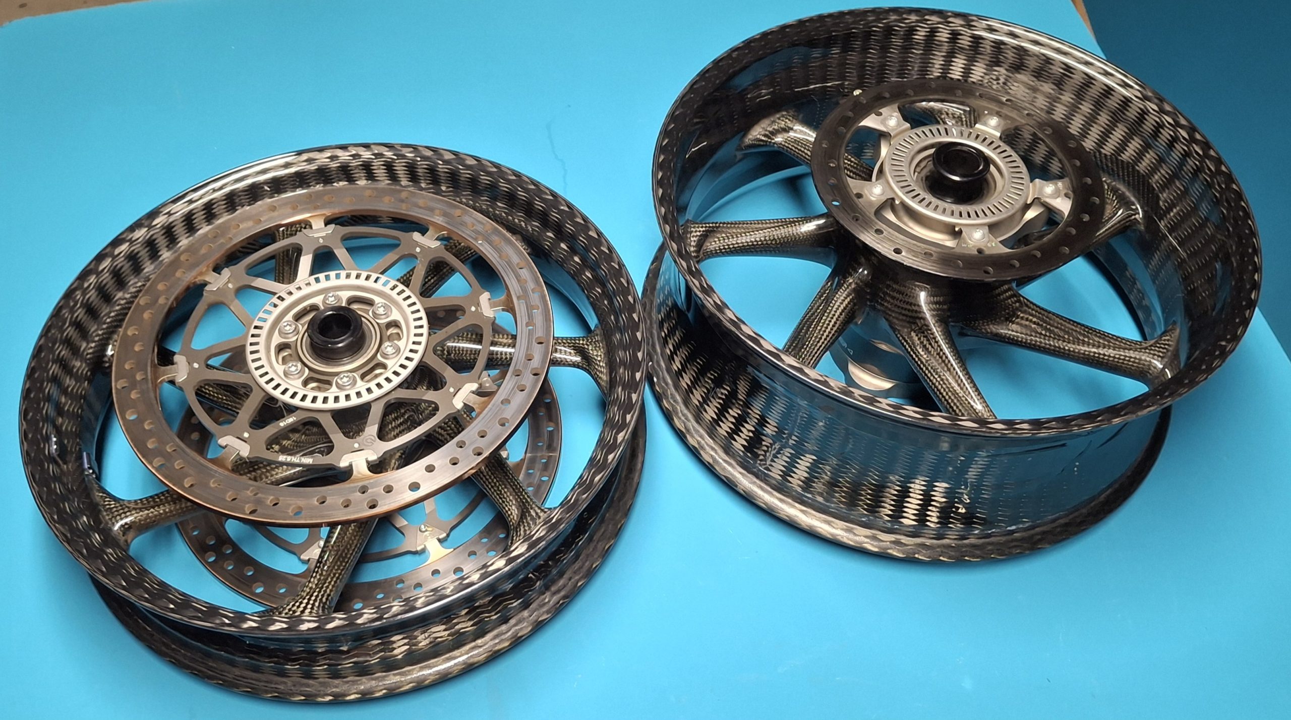 BMW HP4 Race K60 Carbon Felgen Satz Original 36318356865, 36318356862