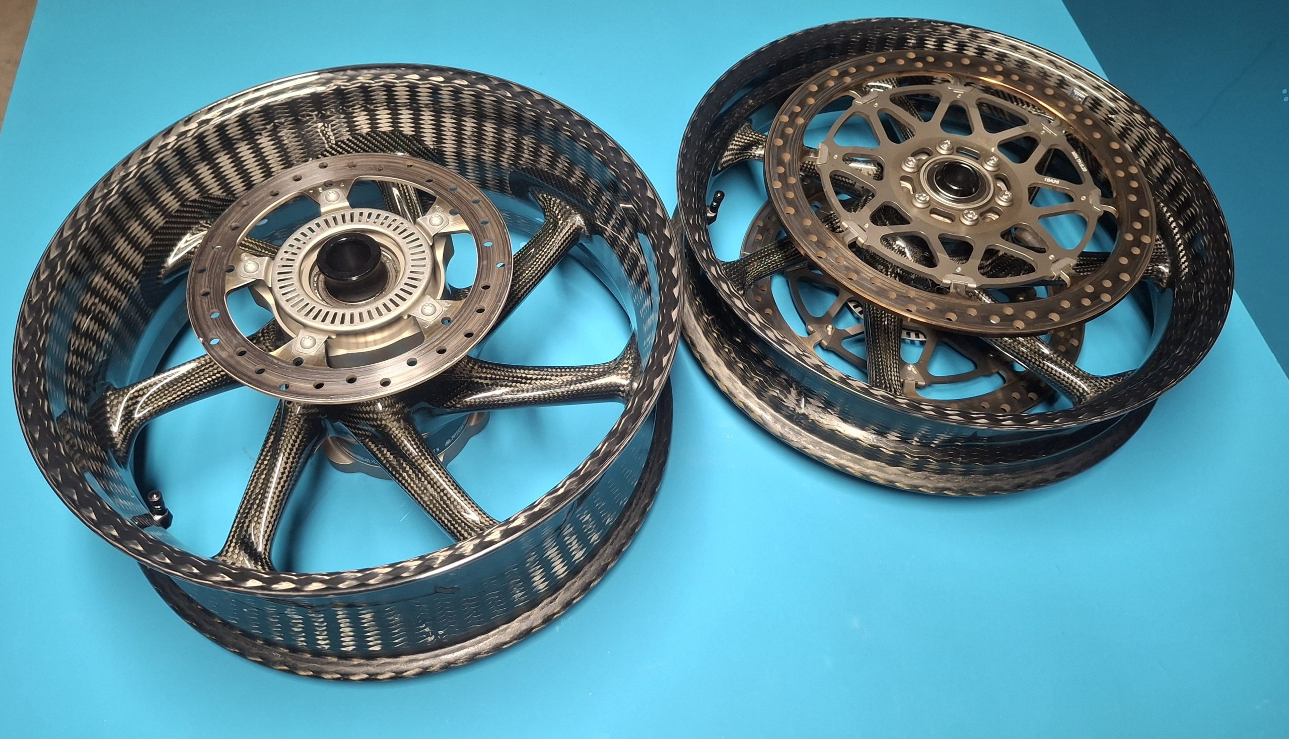 BMW HP4 Race K60 Carbon Felgen Satz Original 36318356865, 36318356862