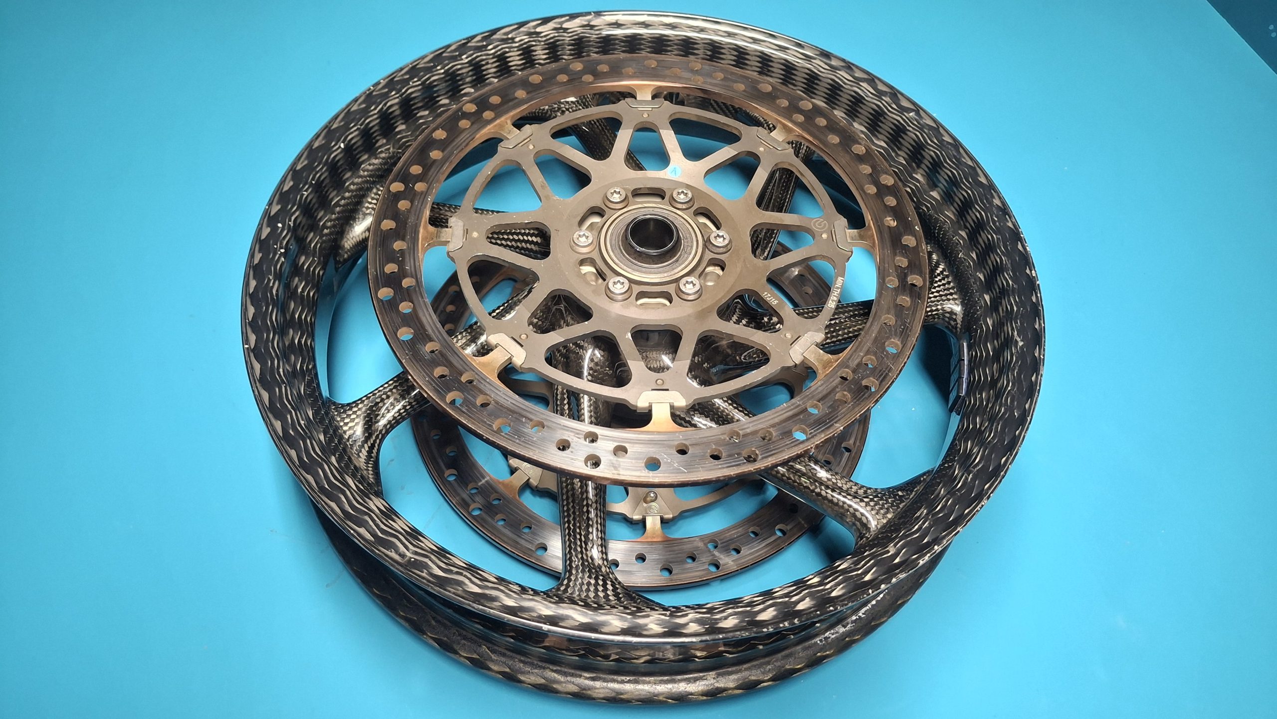 BMW HP4 Race K60 Carbon Felge vorne Original 36318356862