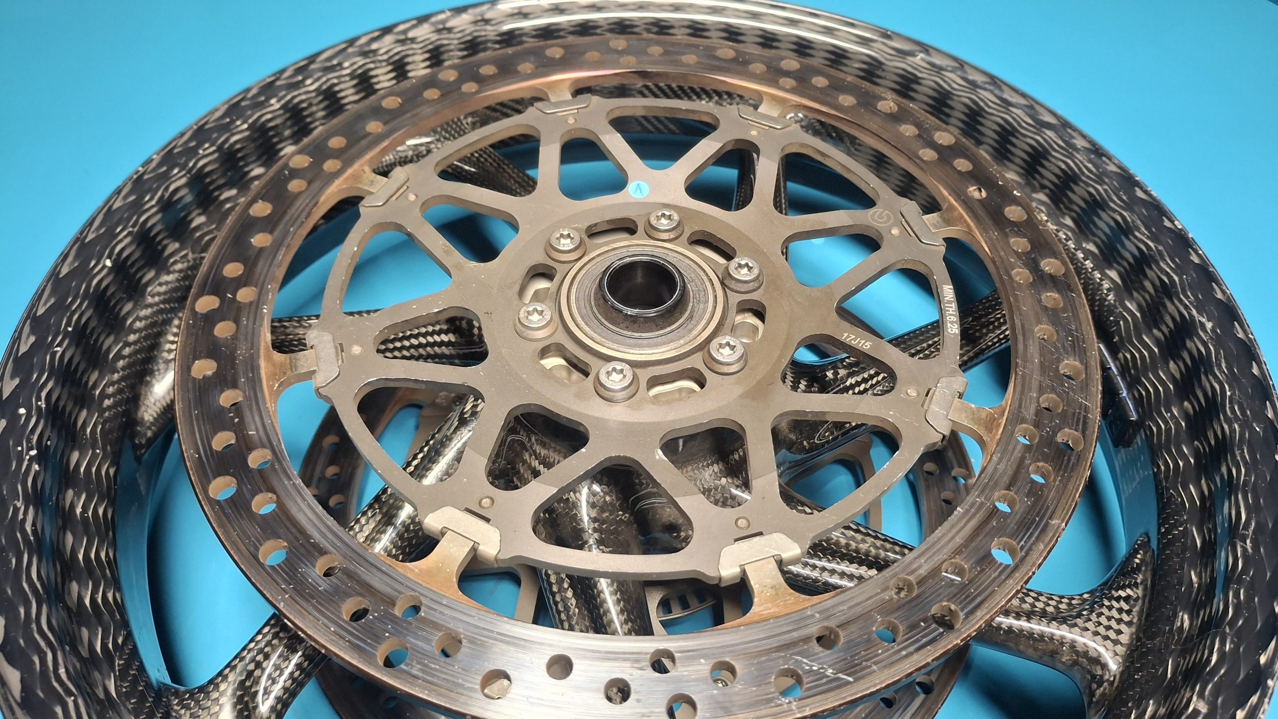 BMW HP4 Race K60 Carbon Felge vorne Original 36318356862 – Bild 2