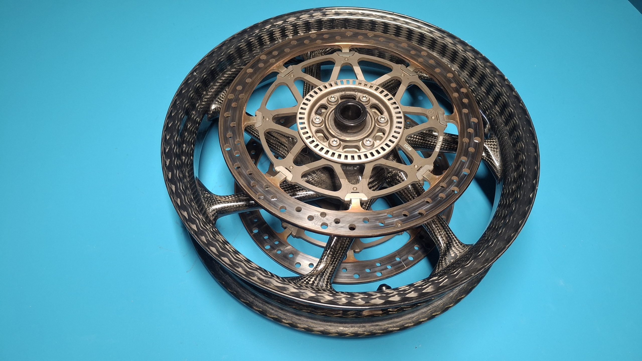 BMW HP4 Race K60 Carbon Felge vorne Original 36318356862 – Bild 5